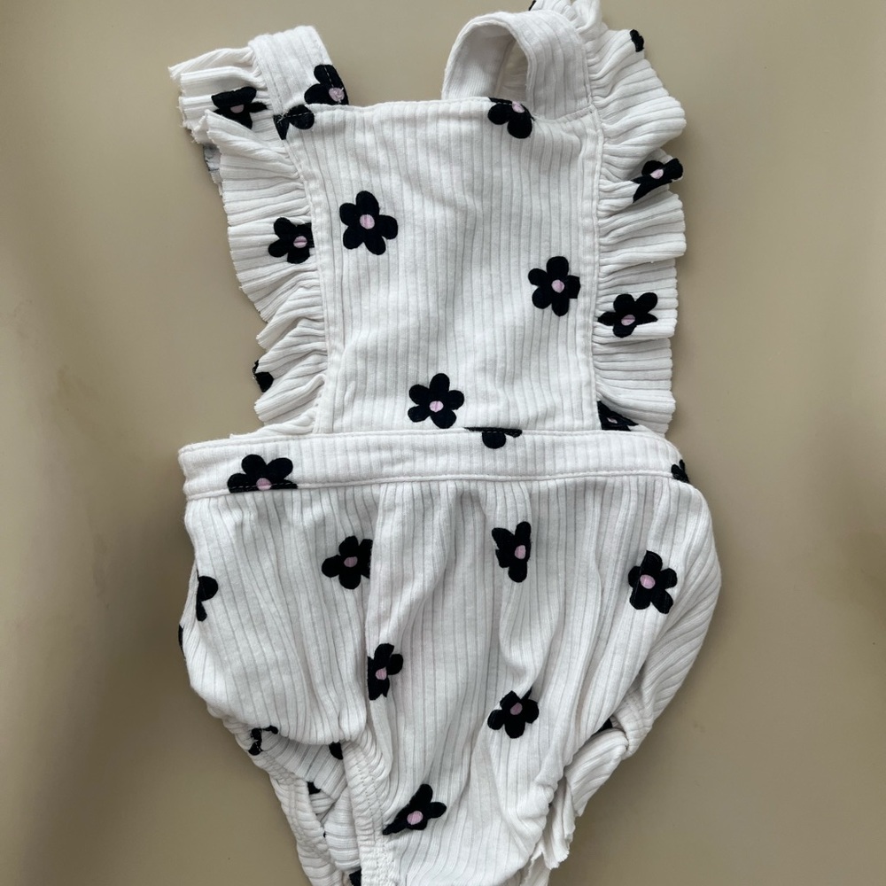 Cat&Jack Floral Ruffle Baby Romper- 3-6m